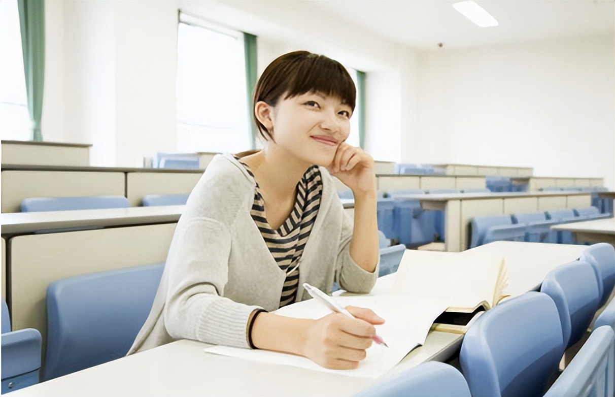 大学期间考证热，但这4个证书没必要考，太浪费时间精力