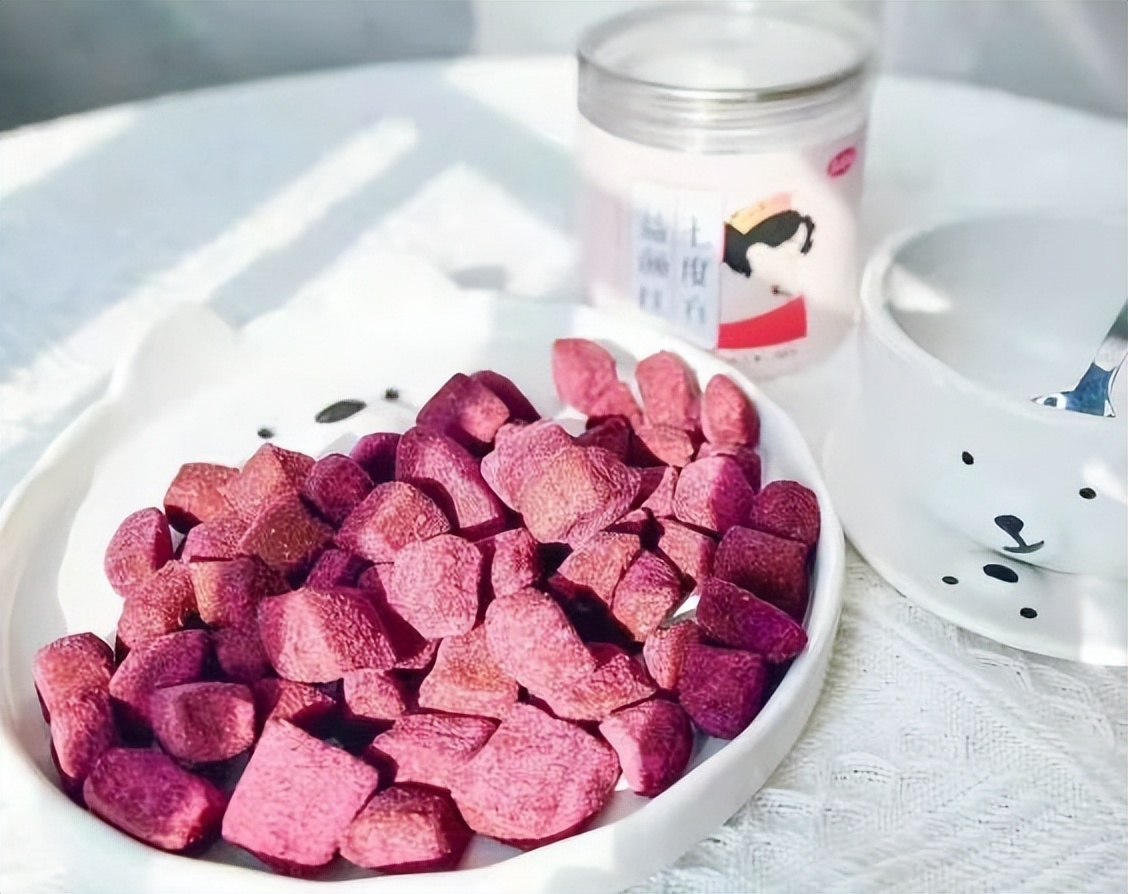 建议女大学生：多囤这5款小零食，解馋还养颜，焕发肌肤好光彩