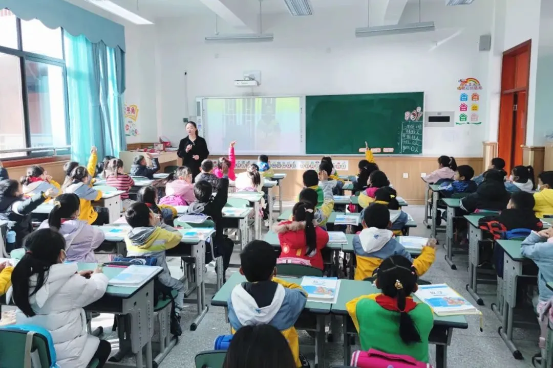 双流区实验小学外国语学校——磨砺促成长 交流思改进