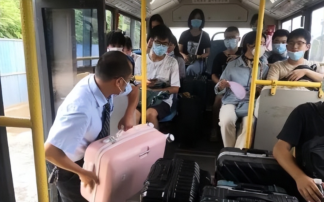 放假通知！2022重庆各大、中小学暑假已经确定，学生开心家长想哭