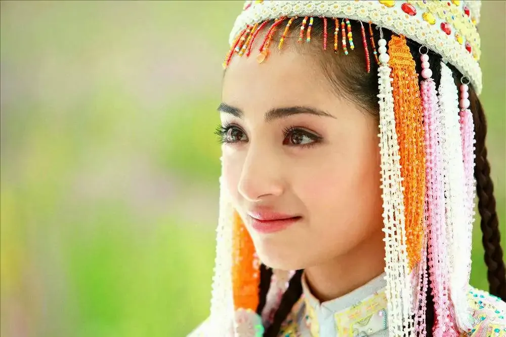 “天山”出大美人,10位新疆女明星,个个盘正条顺,美得各有千秋