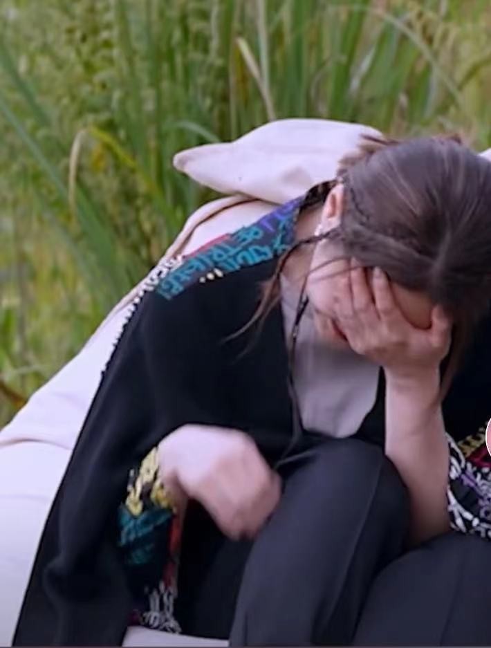 阿娇罕谈悲惨童年，被亲戚家暴留下阴影，洗澡只能用表弟洗过的水