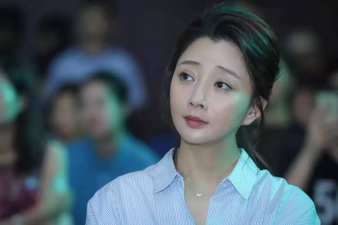 前夫入狱10年，与李金羽无疾而终，“水蜜桃”殷桃如今怎样了？