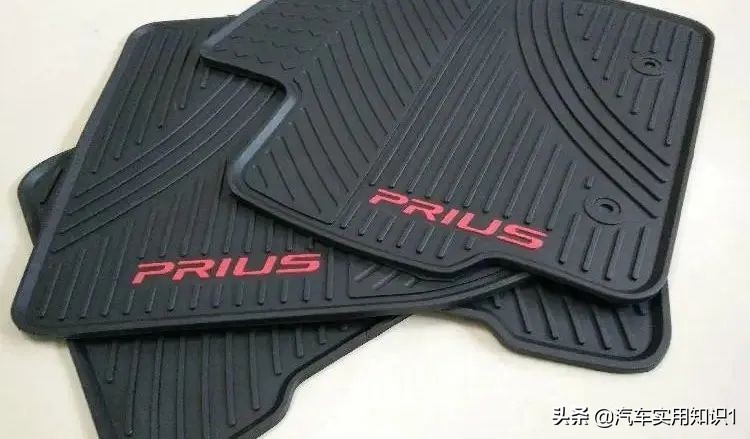 买车后，选哪种材质的脚垫比较好？这篇文章给你答案