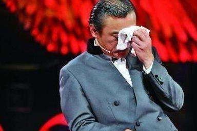 出生被遗弃，在《中国梦想秀》舞台，周立波擦着泪要给她捐10万元