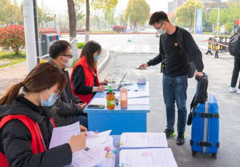 关晓彤考编上岸，小鹿却3次落榜，“星圏学霸”果然不是浪得虚名
