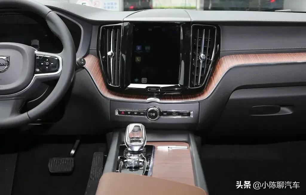 沃尔沃XC60：40.28万买豪华版，2.0T+48V电机