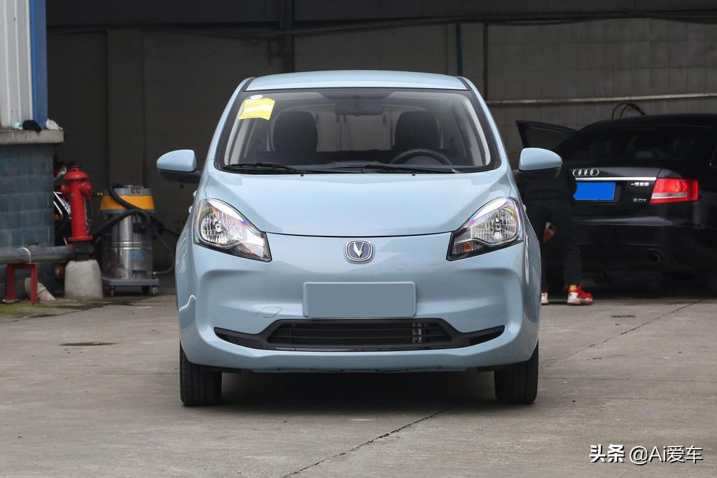 更实惠更长续航的代步车，低价5座设计，小巧好停车，奔奔E-Star
