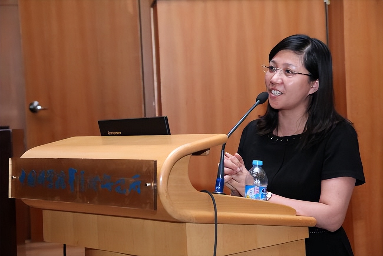 东南大学女校长黄如有多牛？30岁北大副教授，中科院最年轻女院士