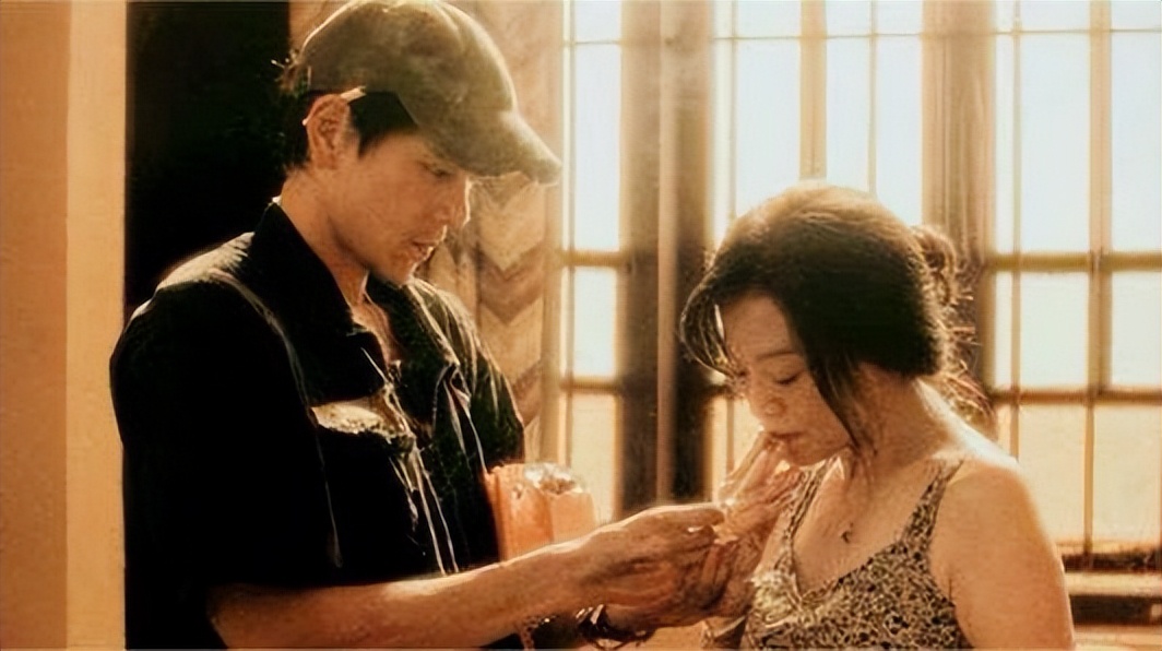 张艾嘉究竟有什么魅力，身边都是小鲜肉