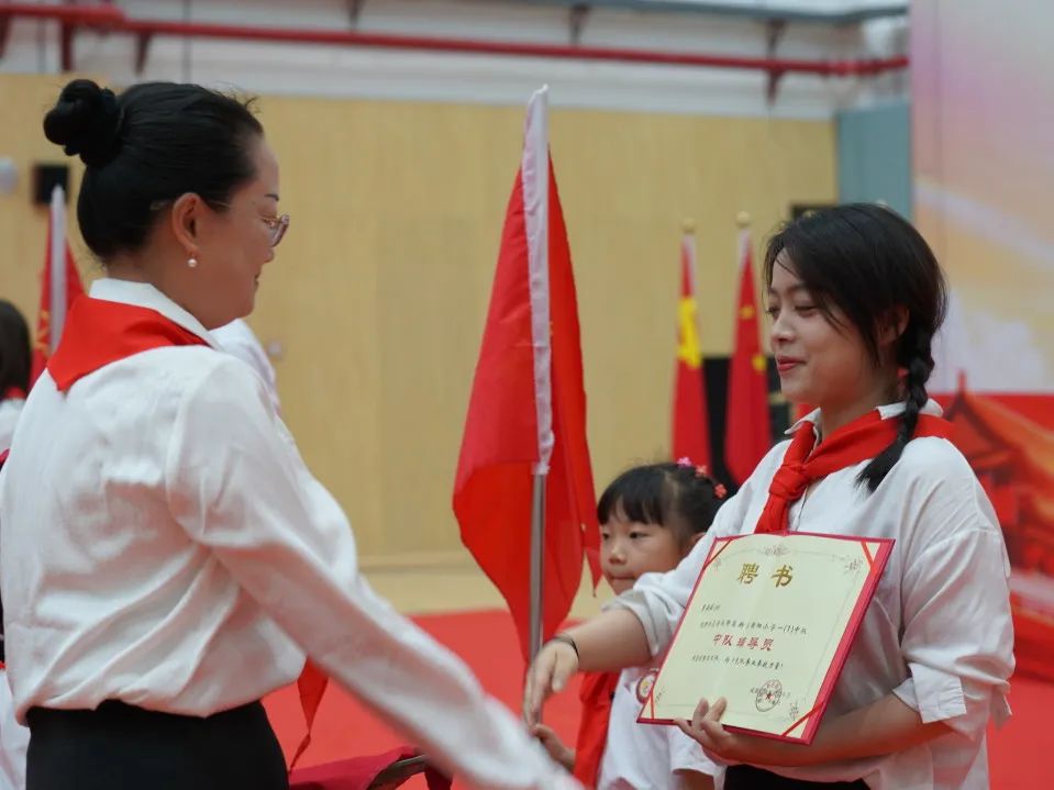 成都高新区朝阳小学举行2021级第一批新队员入队仪式