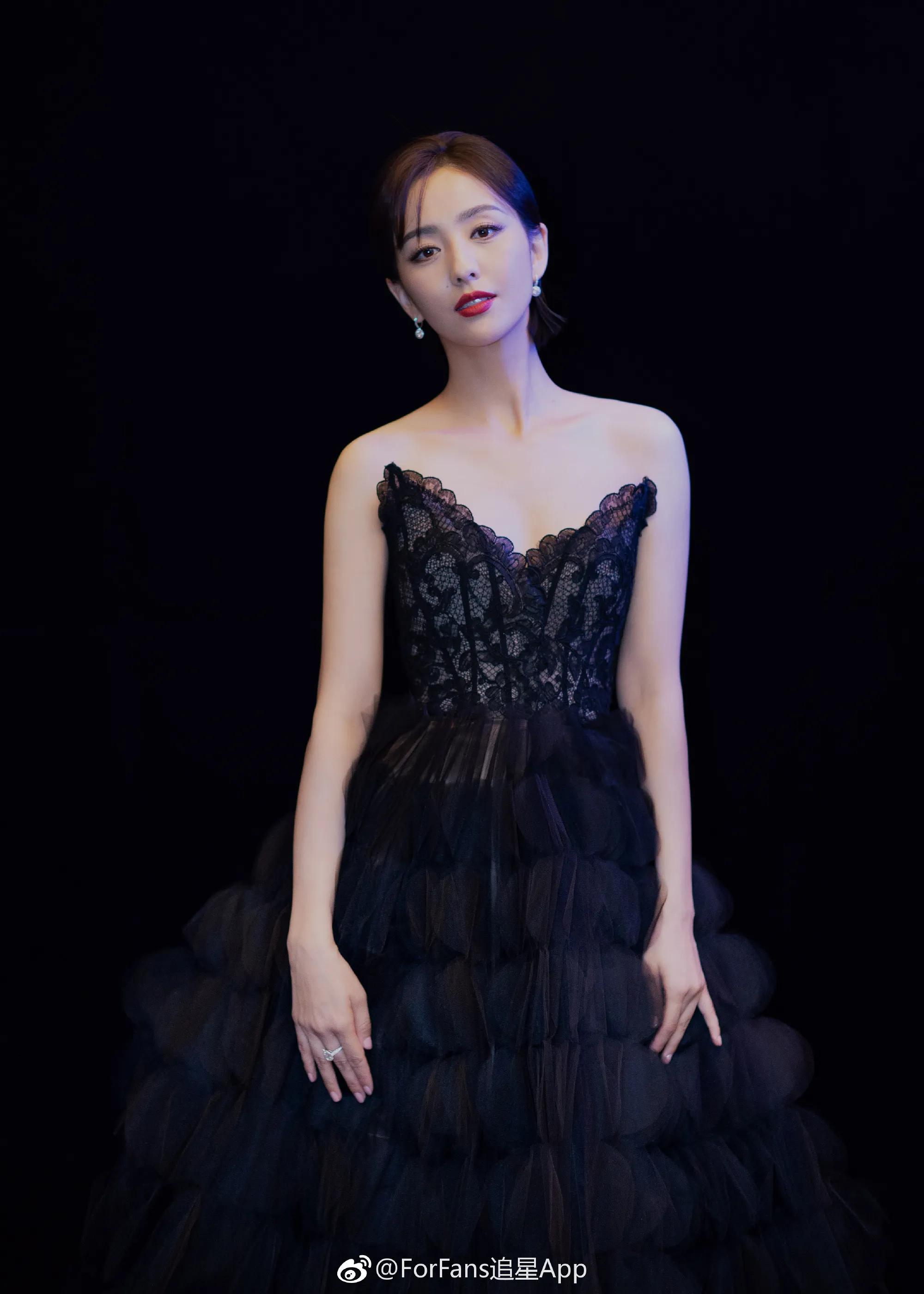 明星系列：佟丽娅，一个美丽的锡伯族姑娘，短发太迷人了