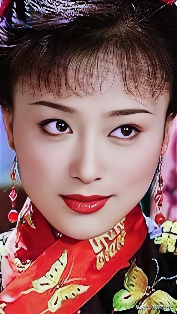 秦岚：气质高贵，明艳动人