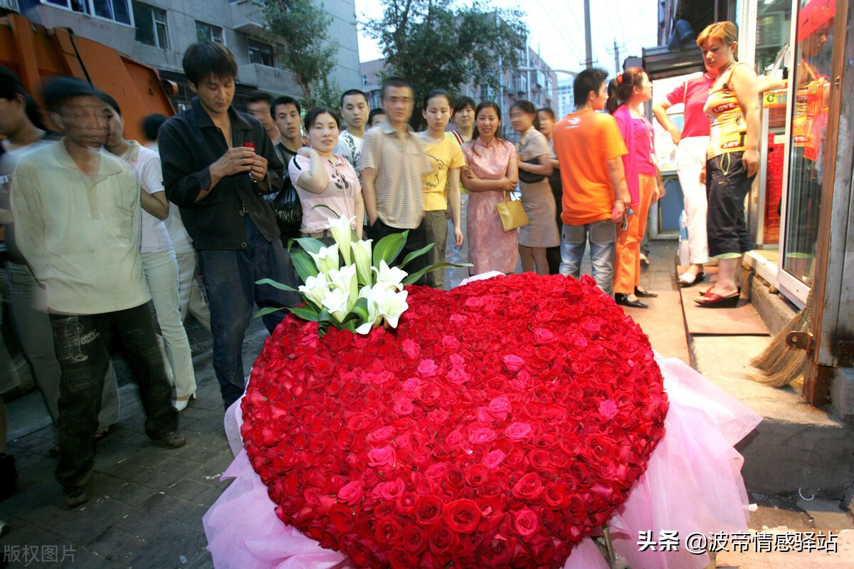 如何才能打动女人呢？其实只需要做到4点，就可以抱得美人归