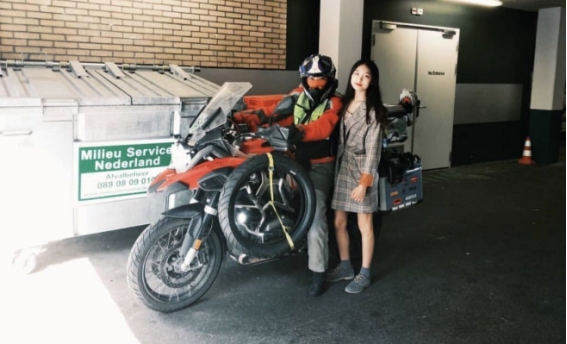 19年，南京44岁单亲妈妈，骑机车去欧洲看望女儿，93天穿越25国