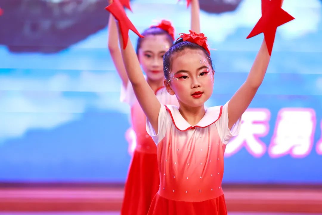 华阳实验小学举行“童星耀五月·艺术绽花开”群舞比赛（续）