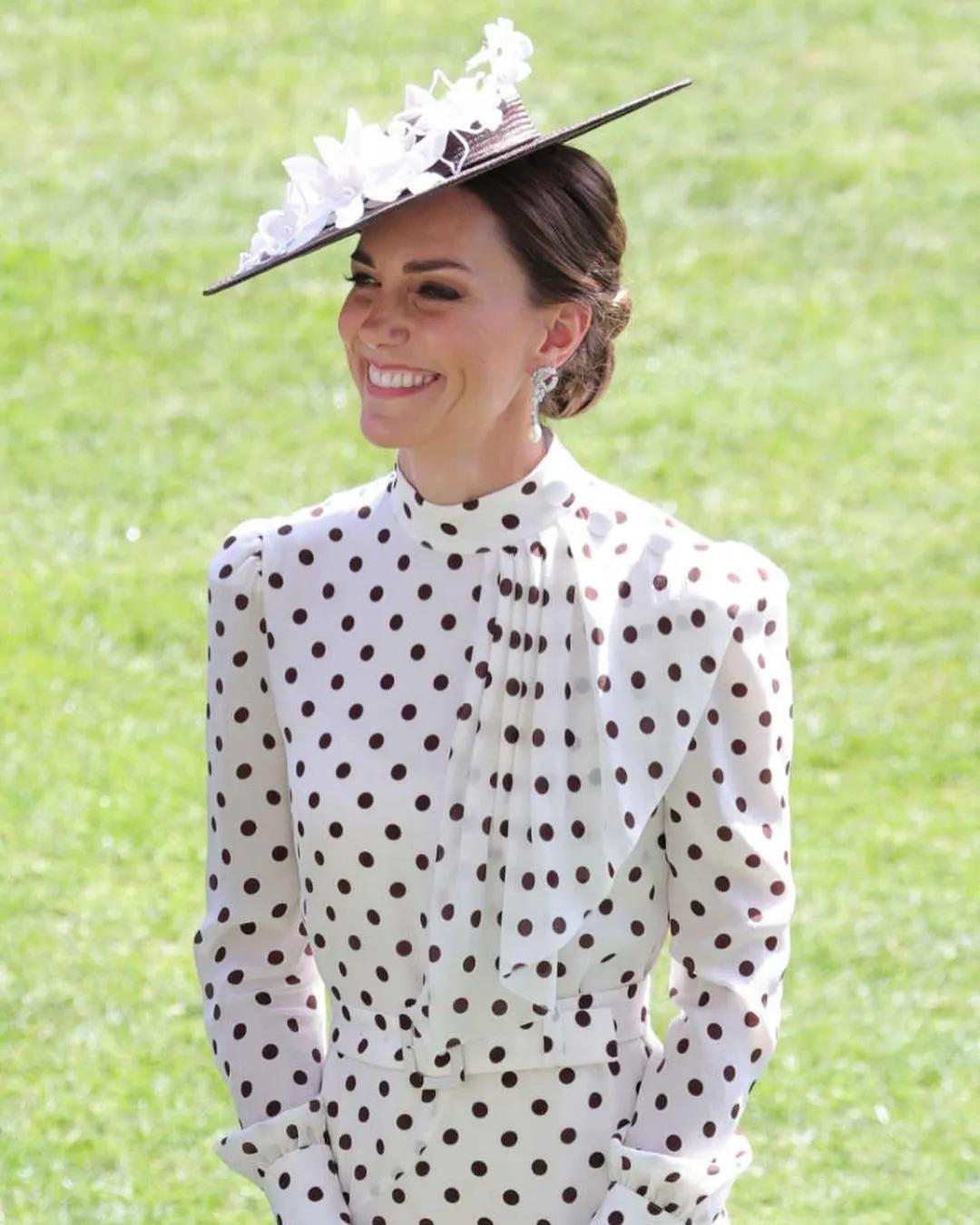 亲民友善的英国王妃凯特身材高挑，穿衣得体可以说是时尚界的标风