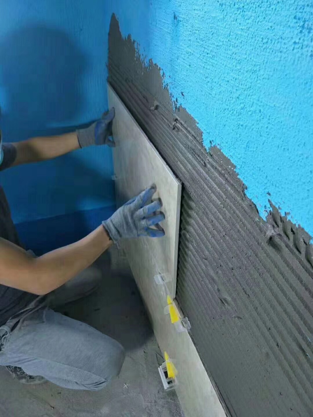 装修工人让我全屋用瓷砖胶，我知道，他又要开始坑我了