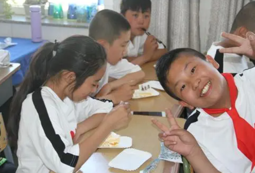 17年前吐槽学校，17年后成学校老师，当年的“犯罪证据”异常尴尬