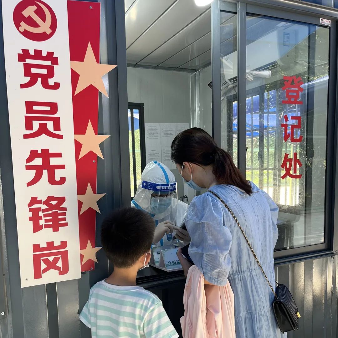 谁说站在光里的才算英雄