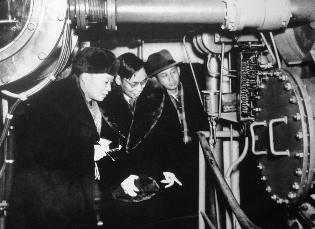 乞丐抱着“菜坛”要见清华校长，门卫欲轰赶，却见梅贻琦热泪盈眶