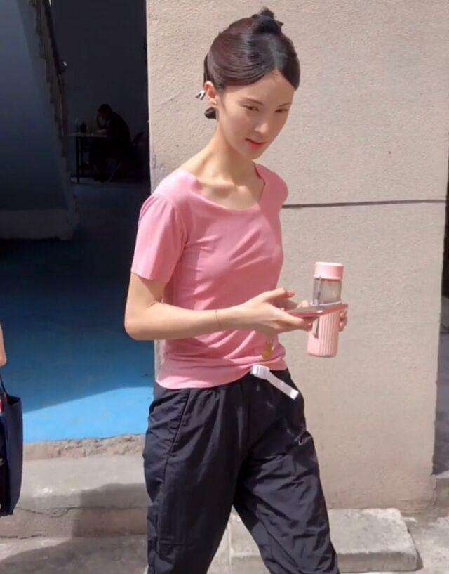 "内卷"下暴瘦的10位女星,有人瘦到22公斤,体力不支只能坐轮椅 原创202