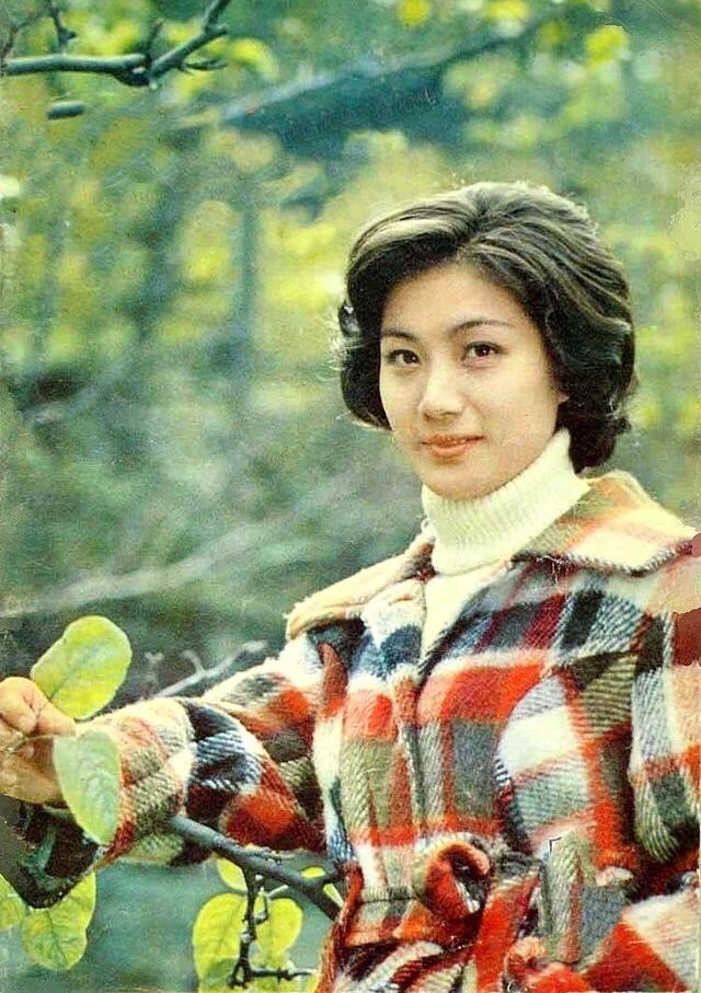 演员陈烨：巅峰时赴美留学，嫁美国丈夫生二子，如今她值得吗？