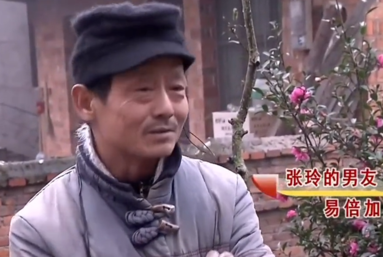 2015年,湖南女大学生当街产子,不料丈夫竟是50岁流浪汉,母亲崩溃