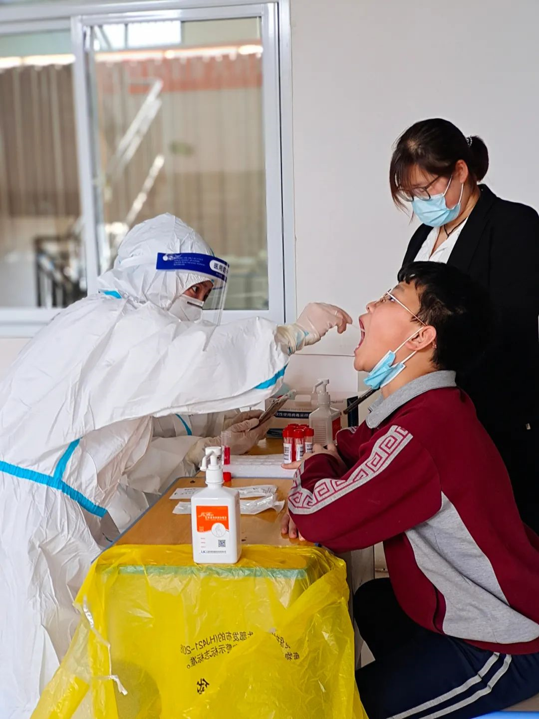 集结鸡泽，同袍同泽！河北工程大学附属医院53名医护人员紧急驰援鸡泽县核酸采样