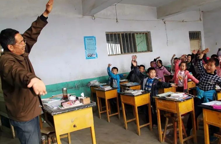 寒门“庞众望”靠捡破烂为生，高考744分上清华，网友：不负众望