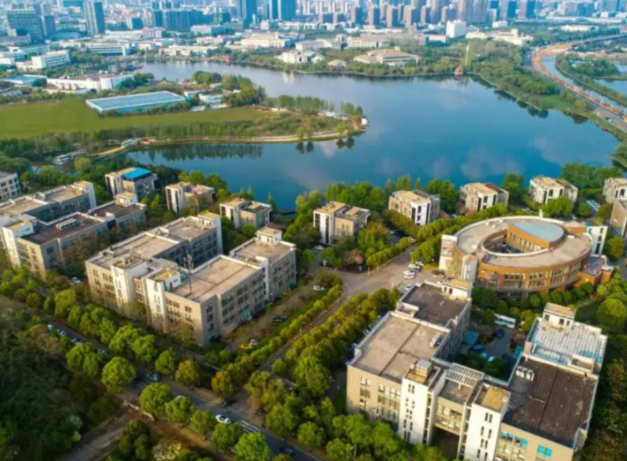 国内“超豪华”的985大学，光食堂就有37个，考上的学生有福了