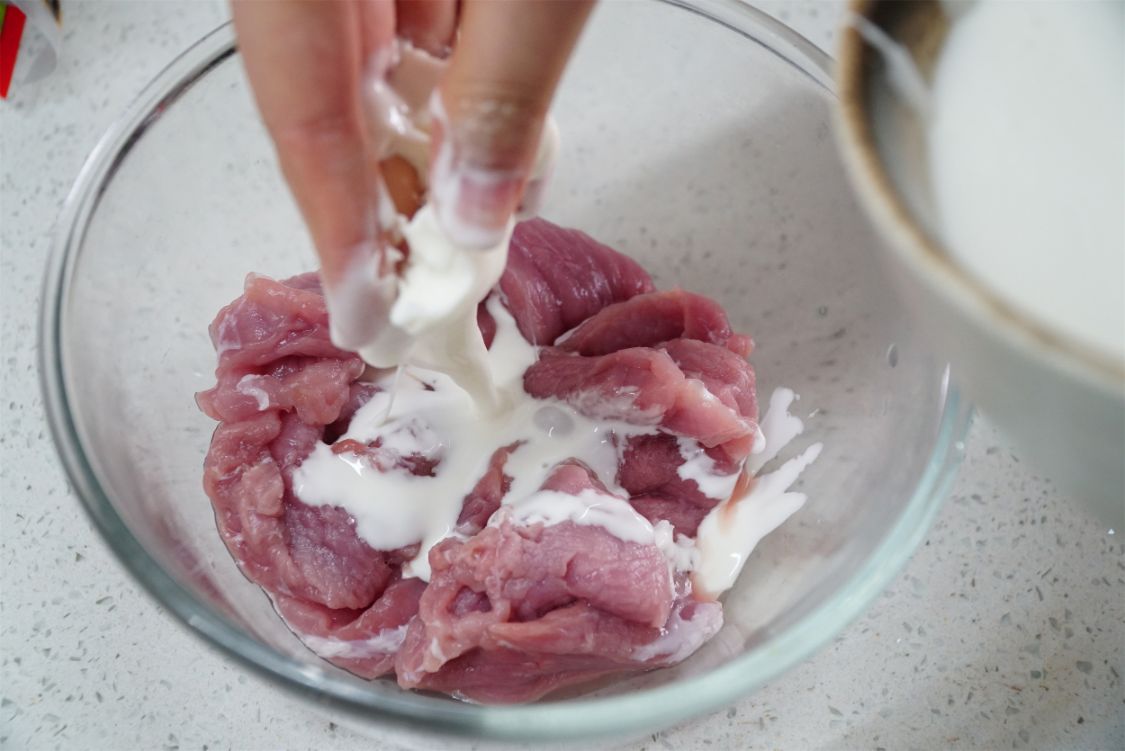 東北大哥指點的鍋包肉，外酥里嫩，果然味道不錯，孩子吃上癮了