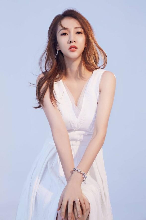 有一种“情商洼地”叫做弦子，19岁出道歌比人红，不会说话是硬伤