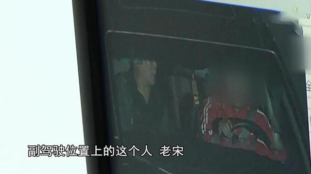 17年苏州运河夜夜有美女登船，警方锁定旧货船，破门后被震撼到了
