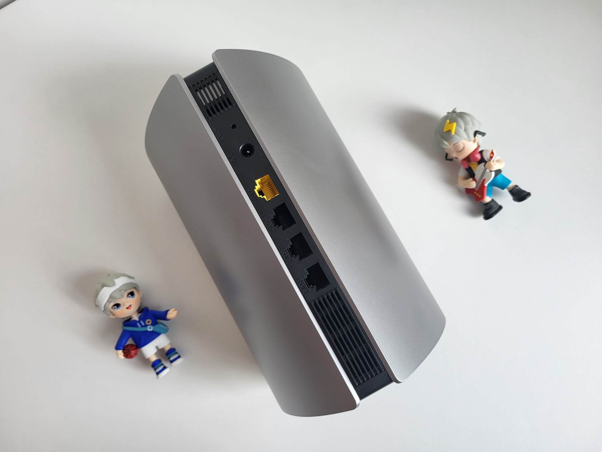 多层户型WiFi信号差？试试锐捷星耀M32，轻松穿楼板