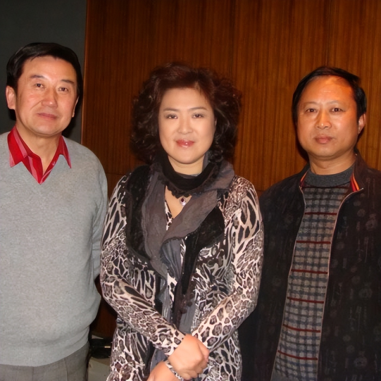 美声与民族“双料歌后”万山红，如今的她，依旧风采照人
