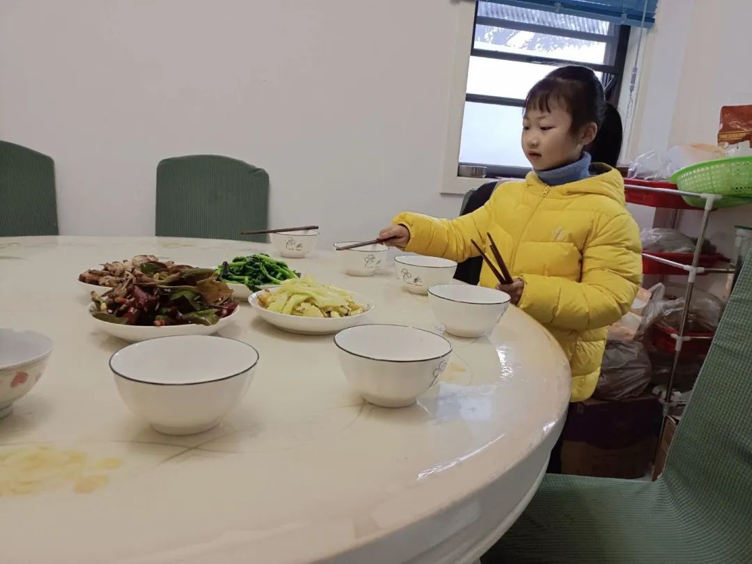 以劳动之名 收获成长之乐｜新兴小学开展“小农夫”劳动教育课程