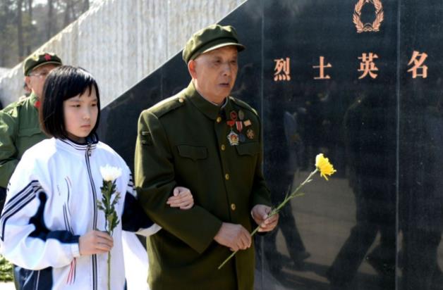 烈士子女高考加分引不满，一女孩表示：20分我不要，爸爸能还我吗