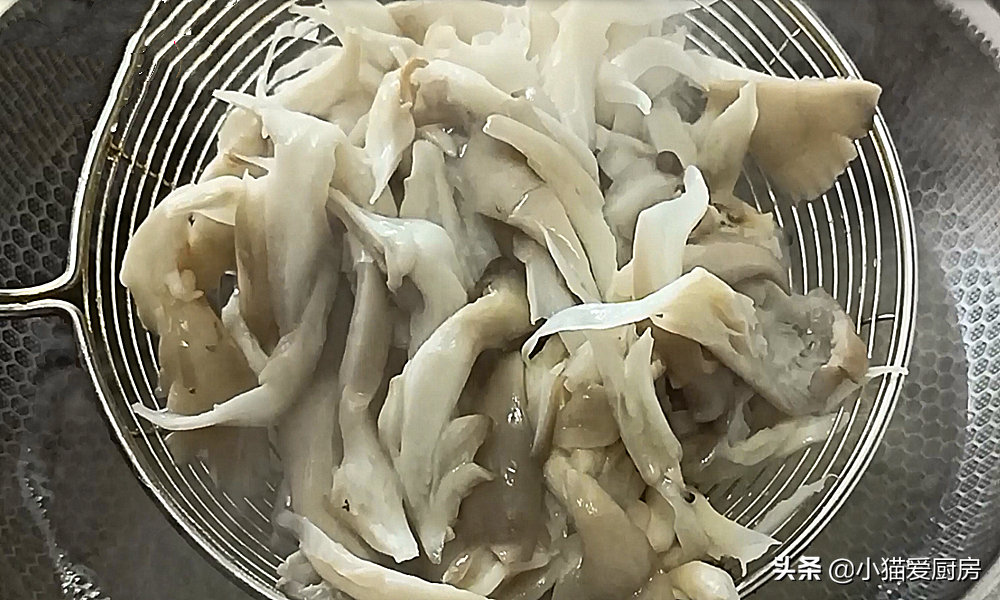 图片[9]-炒好平菇有诀窍 提前做好这一步 出锅鲜香脆爽 连汤汁都不剩-起舞食谱网