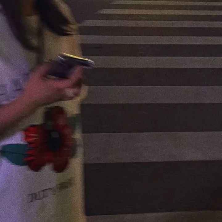 发朋友圈的讽刺现实文案