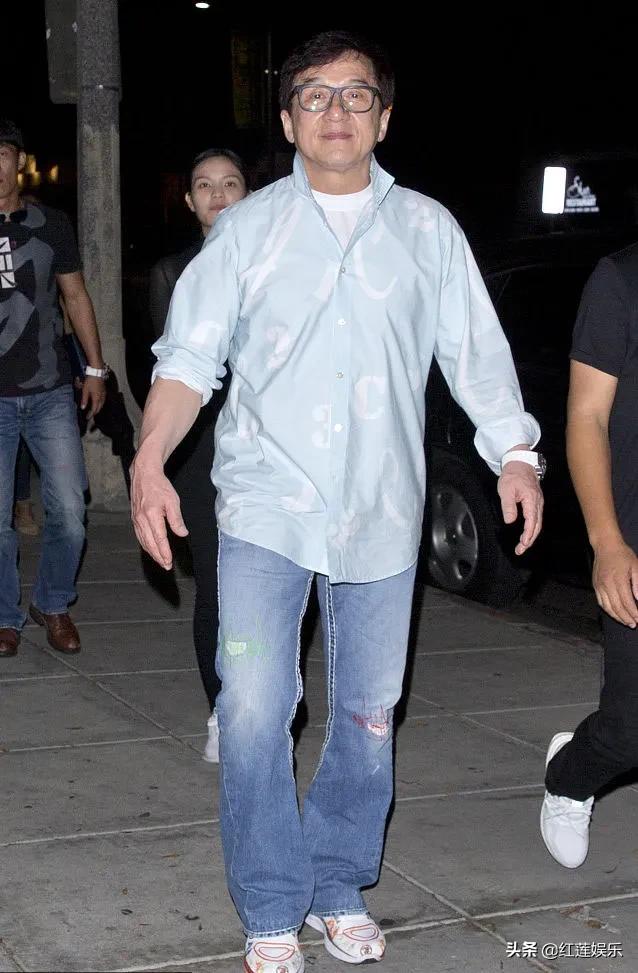 成龙的腿型O型腿，为什么老一辈人的腿不太直？