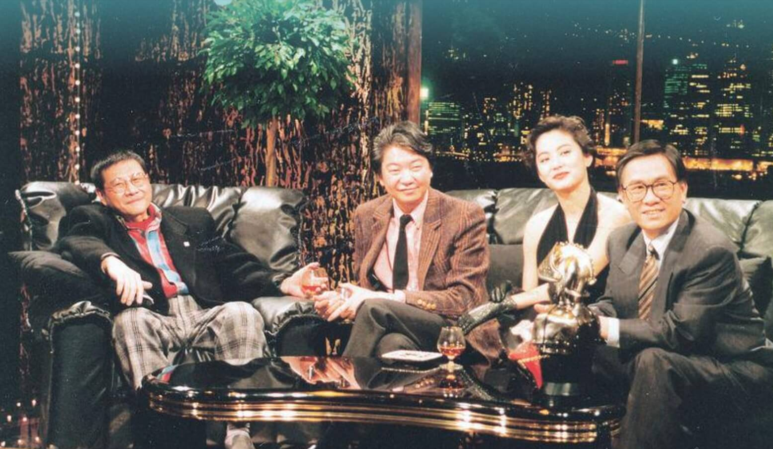 倪匡离世，晚年悉心照顾脑退化太太：我剩下一口气也想留在她身边