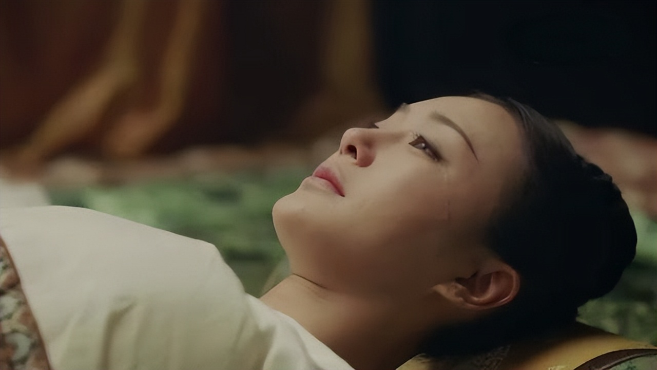 延禧攻略：太后烧毁高贵妃的戏服后，为何哭的人是富察皇后？