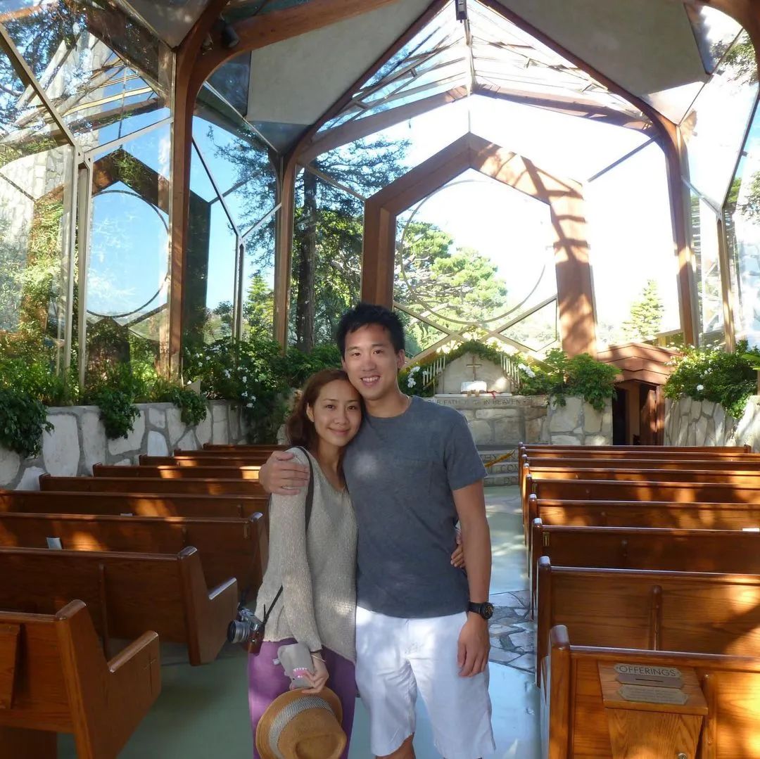 35岁歌手官宣三胎！巅峰期闪婚嫁初恋，神仙爱情感动网友：要幸福