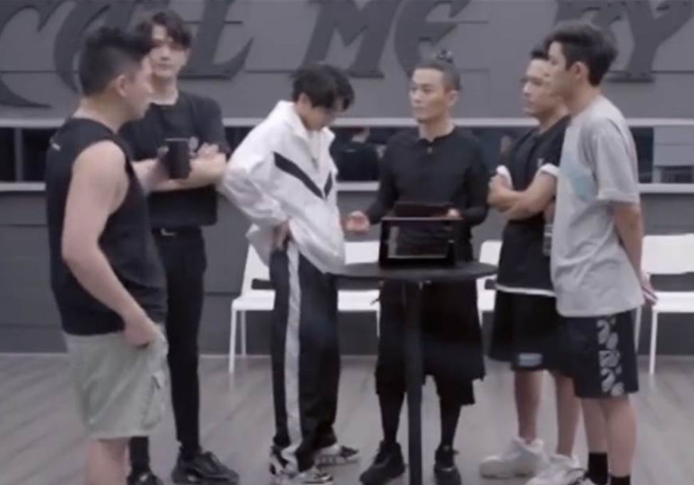 当年明明是顶流，怎么糊成这样了？