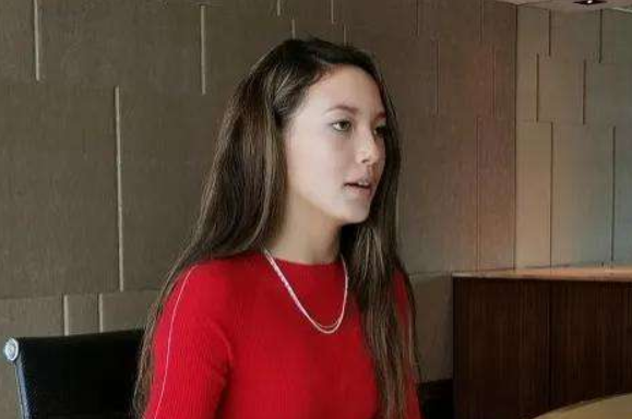 “青蛙公主”谷爱凌，轻松摘得金牌，个人履历和父母学历让人羡慕