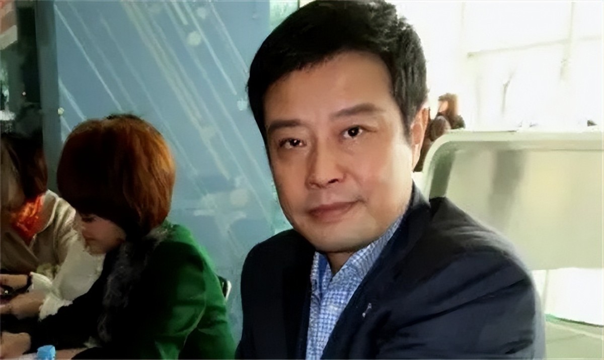 宋英杰妻子美丽能干，一双儿女呆萌可爱，一家四口羡煞旁人