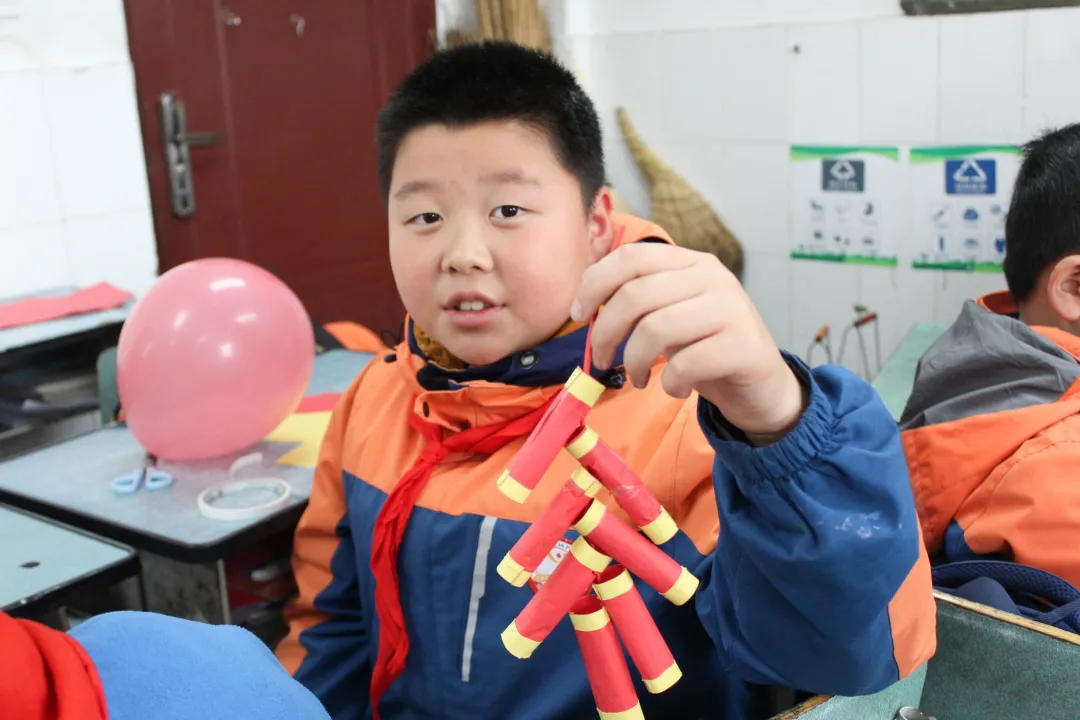 永安小学开展“爱成都·迎大运，永小娃庆元旦”活动