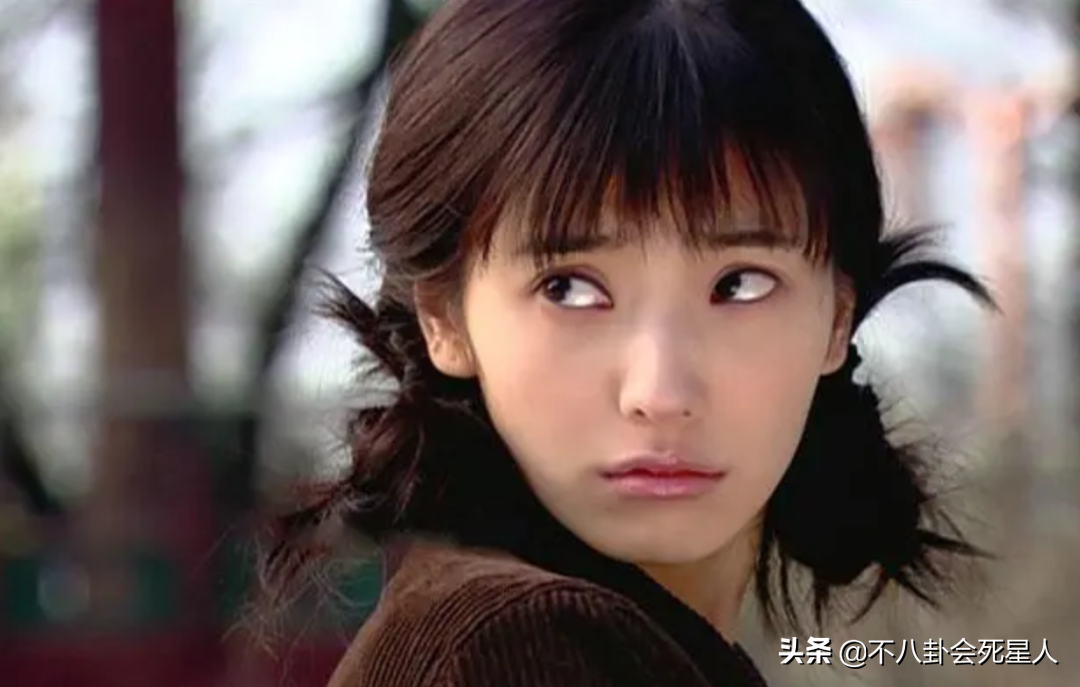 还做了微笑唇,整张脸立马精致得像芭比,也就有了2005年《豪杰春香》里