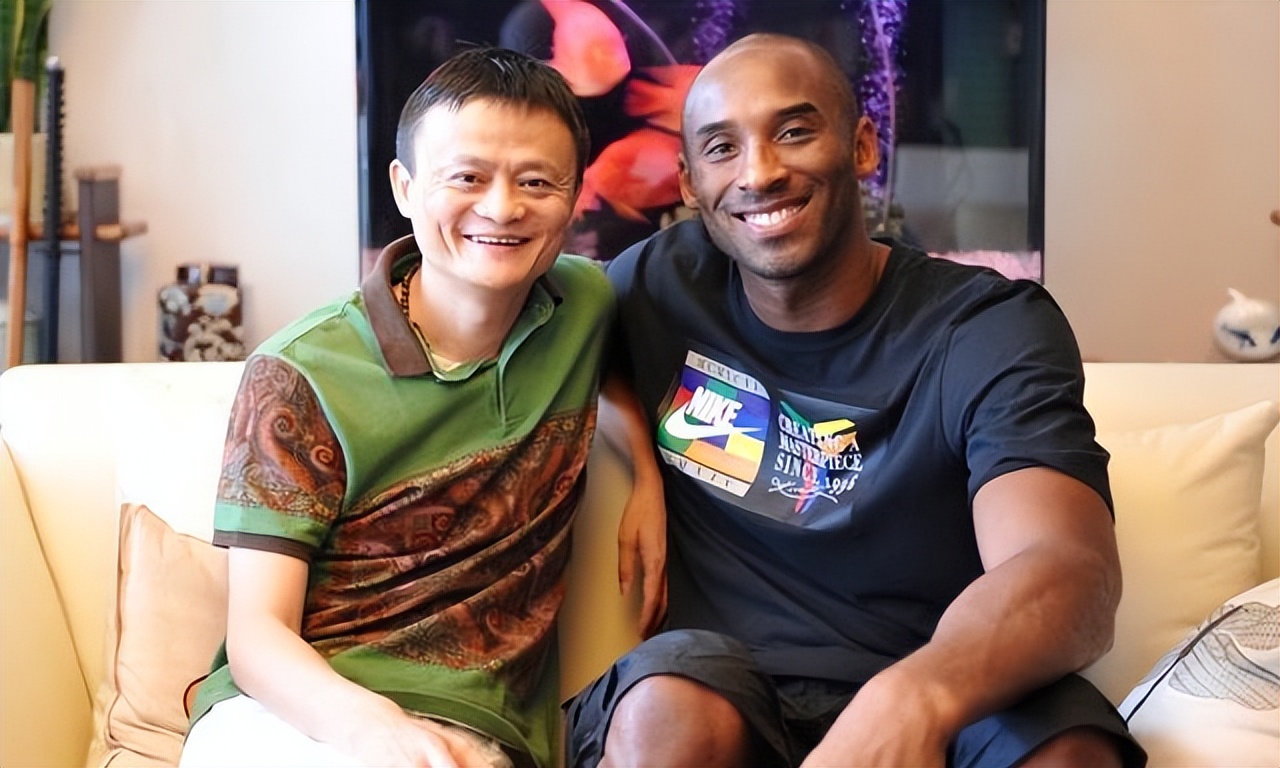 nba的球衣为什么这么贵(科比球衣拍1816天价！瓦妮莎躺赚巨款，公婆全闹翻，公布择偶标准)